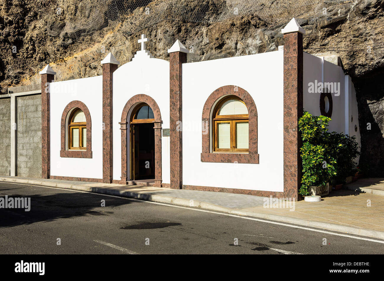 L'église du village, construit dans la roche, Ermita Virgen del Carmen, Playa Santiago, La Gomera, Canary Islands, Spain Banque D'Images