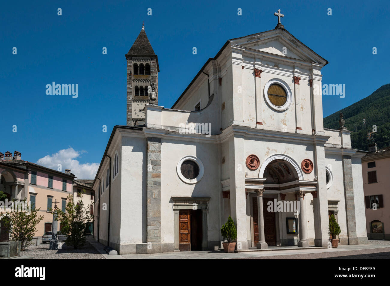 Église du village de San Martino, Tirano, province de Sondrio, Lombardie, Italie Banque D'Images