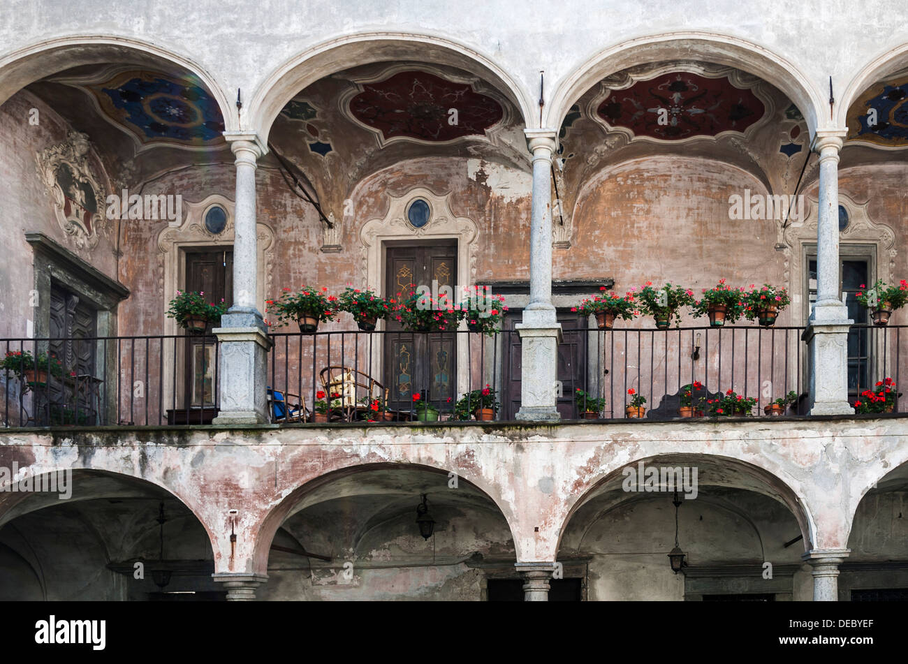Arcades, loggia, Palazzo Merizzi, Tirano, province de Sondrio, Lombardie, Italie Banque D'Images