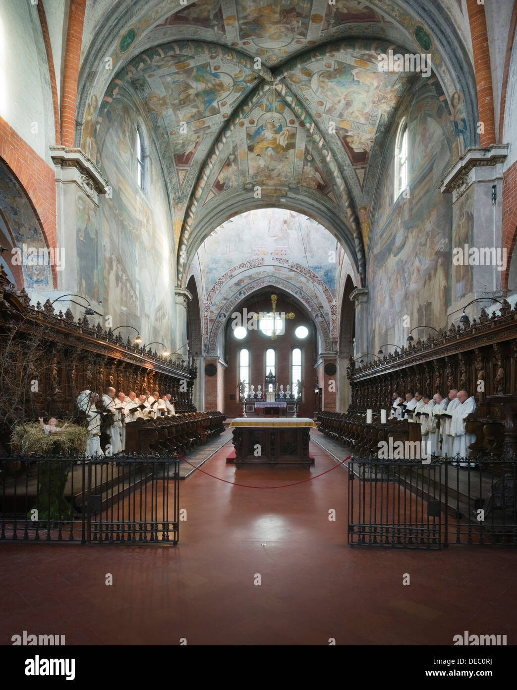 Les moines cisterciens dans la prière dans le quartier gothique, l'abbaye de Clairvaux Abbaye Chiaravalle Milanese, Rogoredo, Milan, Lombardie, Italie Banque D'Images
