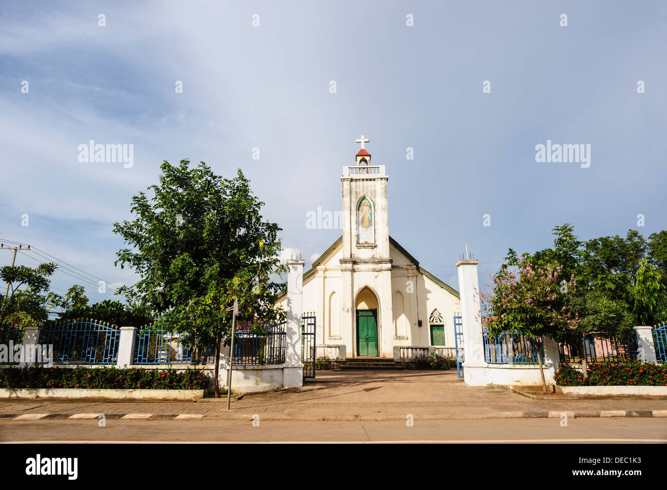 Église vieille-catholique à Pakse, Laos. Banque D'Images