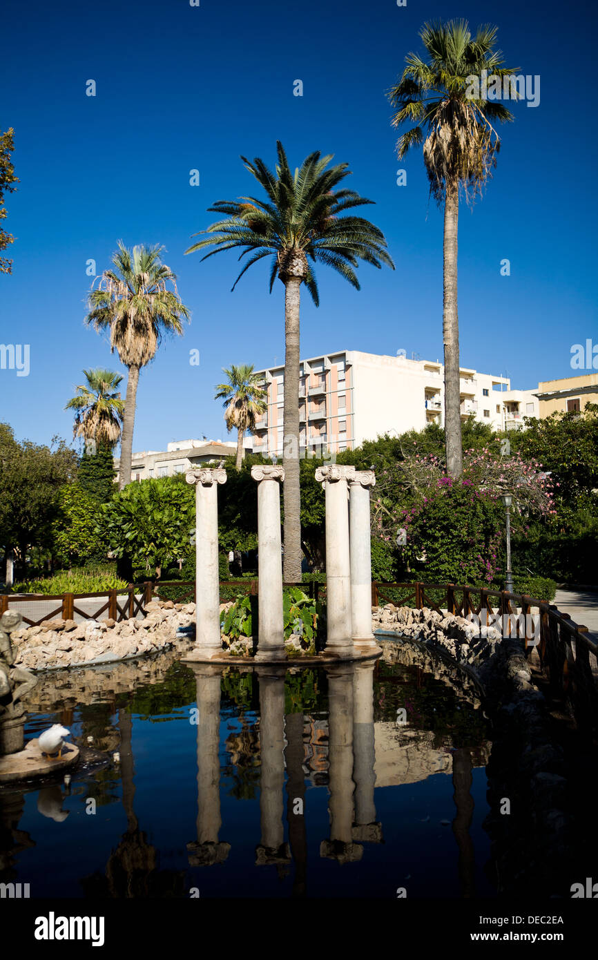 Le parc de la Villa Margherita de Trapani dans la province de Trapani, en Sicile. Banque D'Images