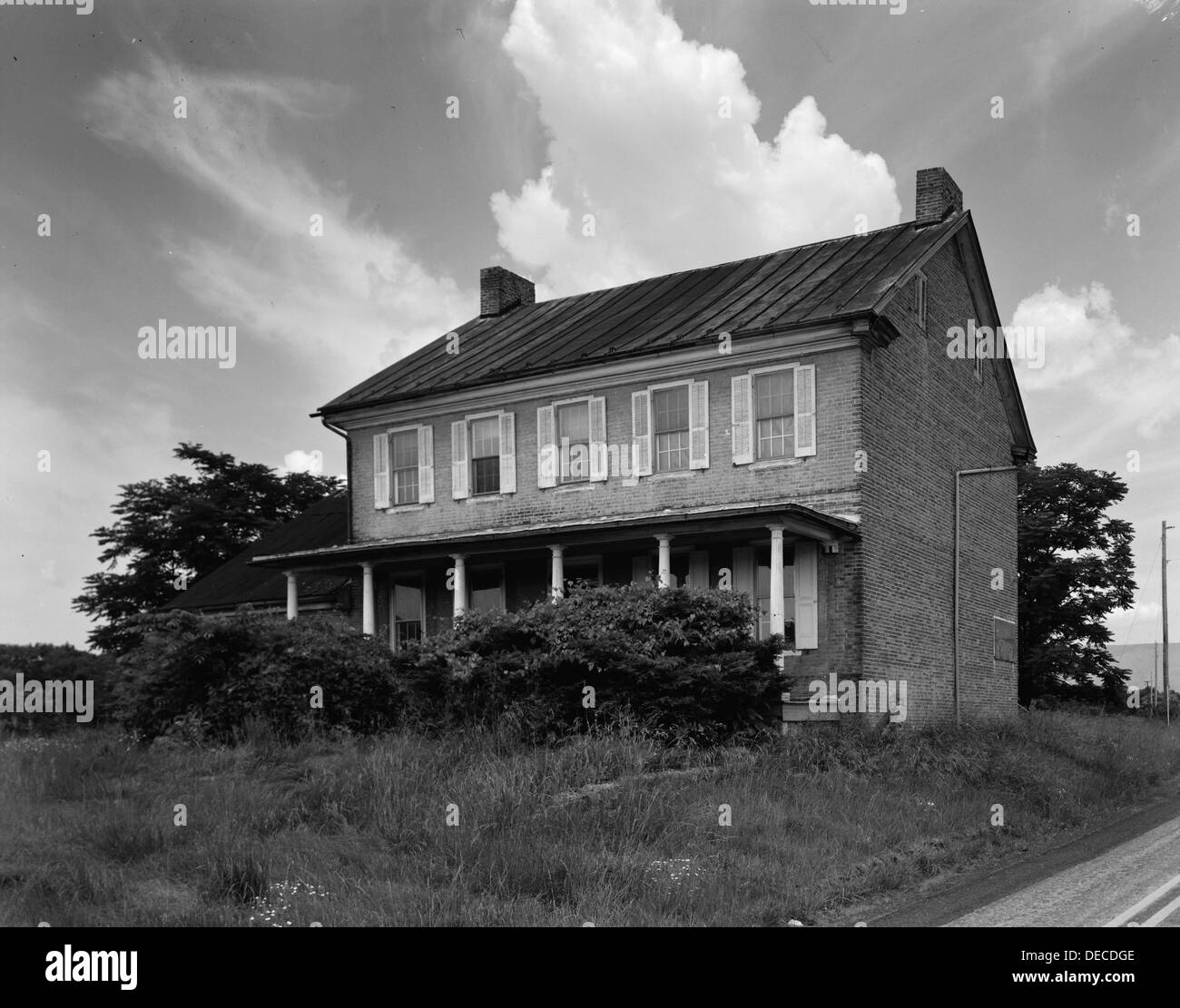 Maison Sterrett-Hassinger, également connu sous le nom de David Sterrett House, était une maison historique située à la région de Mifflin Township, dans le comté de Cumberland, en Pennsylvanie. Il a été construit à propos de 1789-1791, et de modification entre 1830-1835 et 1850. La maison a été démolie un Banque D'Images