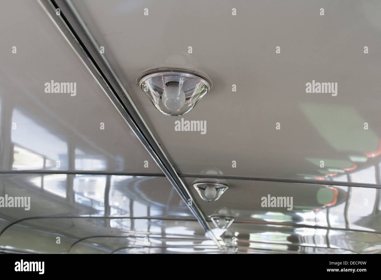 L'intérieur d'un bus d'époque à Berlin Banque D'Images