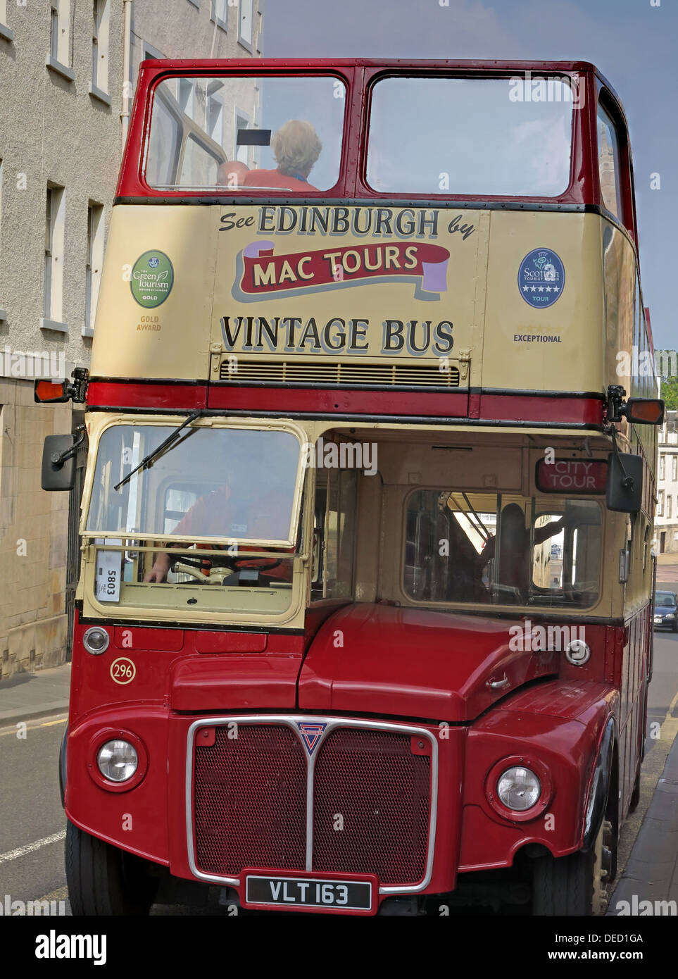 Edinburgh vintage routemaster bus de tournée Royal Mile High St Edinburgh Scotland UK Banque D'Images