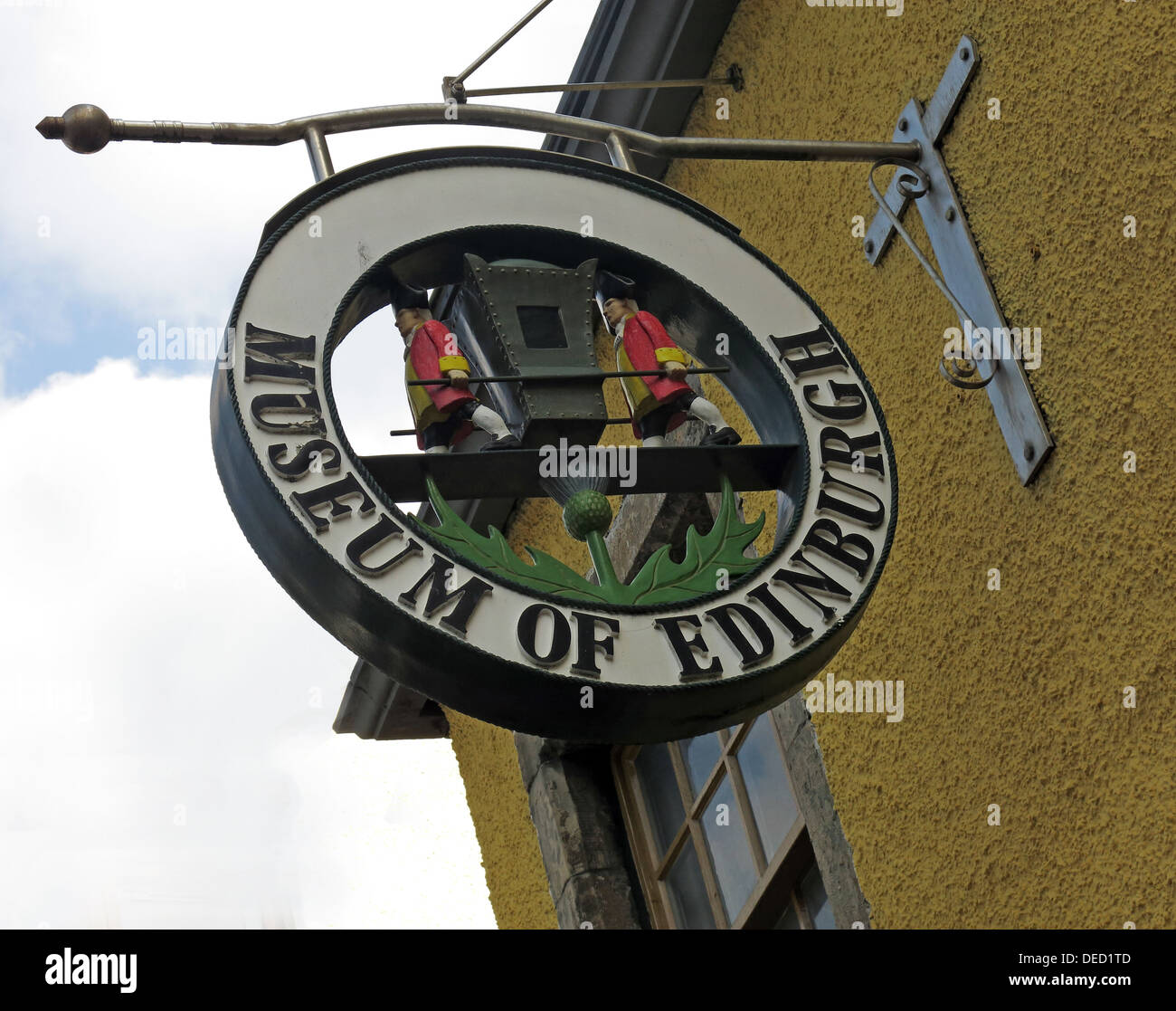 Panneau, devant le Musée d'Édimbourg, Canongate Royal Mile, Écosse Banque D'Images