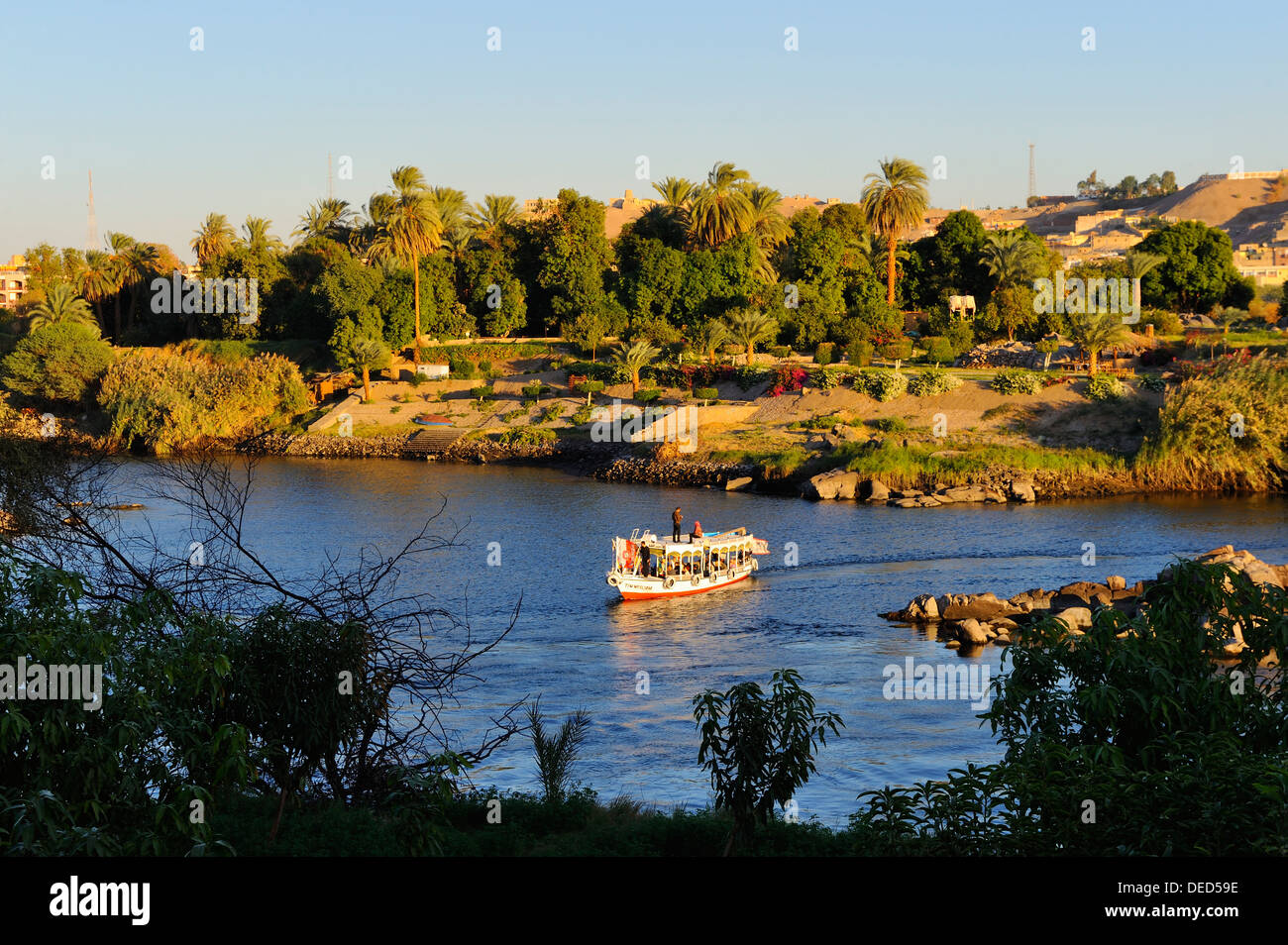 Vue sur la rivière du Nil à Assouan (anciennement appelé Jardin Botanique Kitchener's Island) - Assouan, en Haute Egypte Banque D'Images