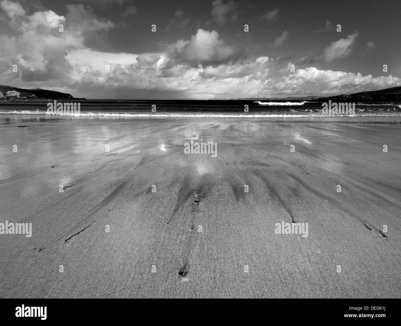 Les patrons de sable et spectaculaire nuage à Achnahaird Coigach, Sutherland, Bay, au nord ouest de l'Écosse Banque D'Images