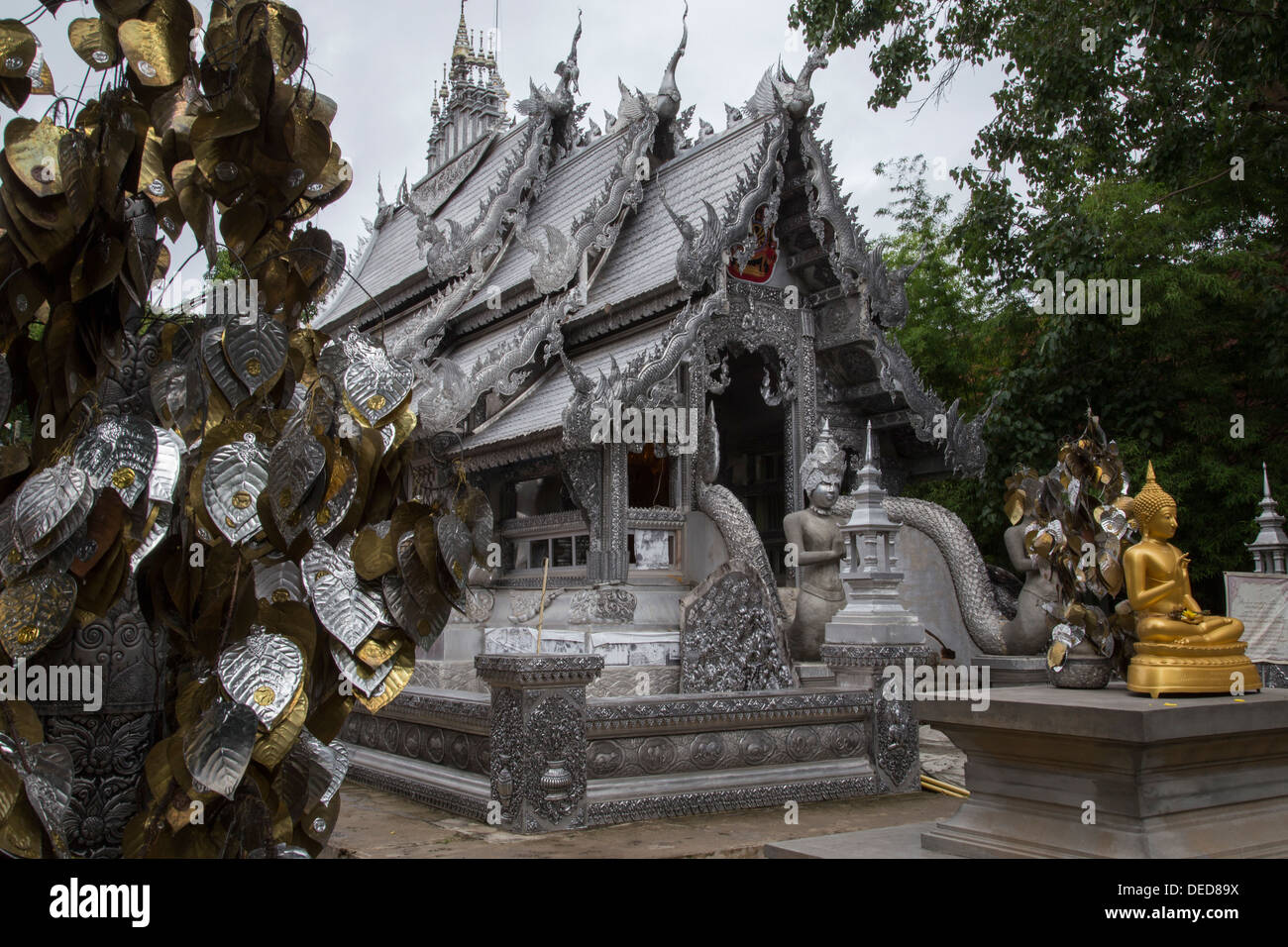 Temple Wat Sri Suphan argent lié à l'artisanat local de travail de l'argent, et ainsi beaucoup d'argent a été intégrée dans les bâtiments Banque D'Images