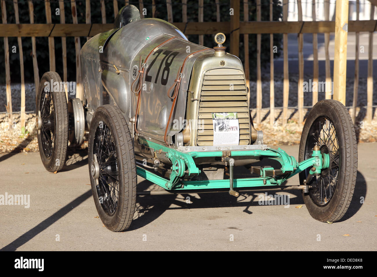 Chichester, UK . 15e Août, 2013. Goodwood Revival 2013 au Goodwood Motor Circuit - Photo montre une Aston Martin 1923 11 ch 'Razorblade' © Oliver Dixon/Alamy Live News Banque D'Images