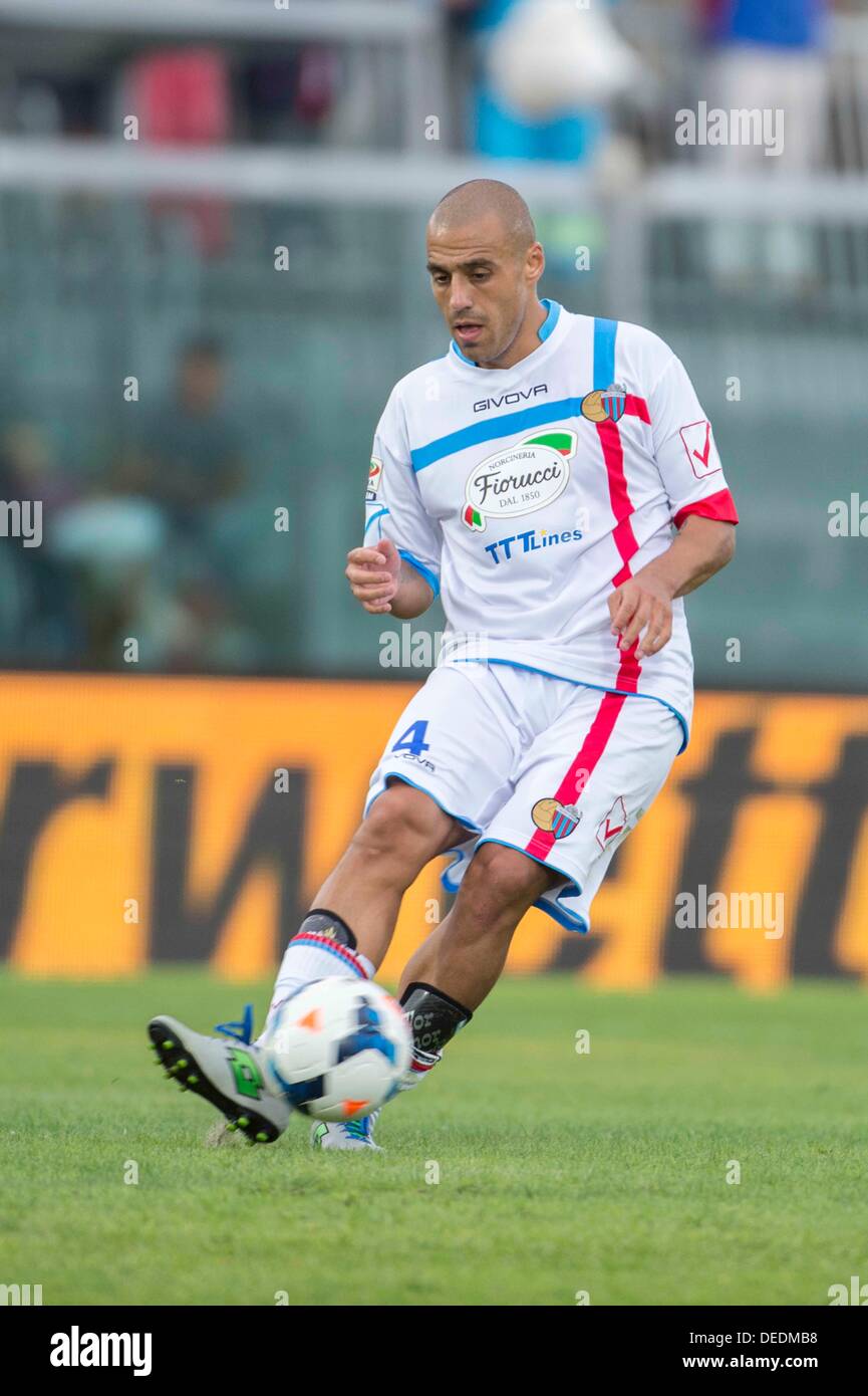 Sergio Almiron (Catania), le 15 septembre 2013 - Football / Soccer : Italien 'Serie' une correspondance entre Livourne 2-0 Catania au stade Armando Picchi à Livourne, en Italie. (Photo de Maurizio Borsari/AFLO) Banque D'Images