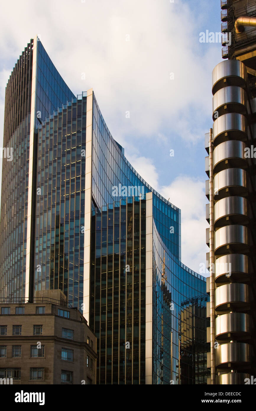 A Conception de l'édifice Willis en face du bâtiment de la Lloyd's dans la City de Londres Banque D'Images