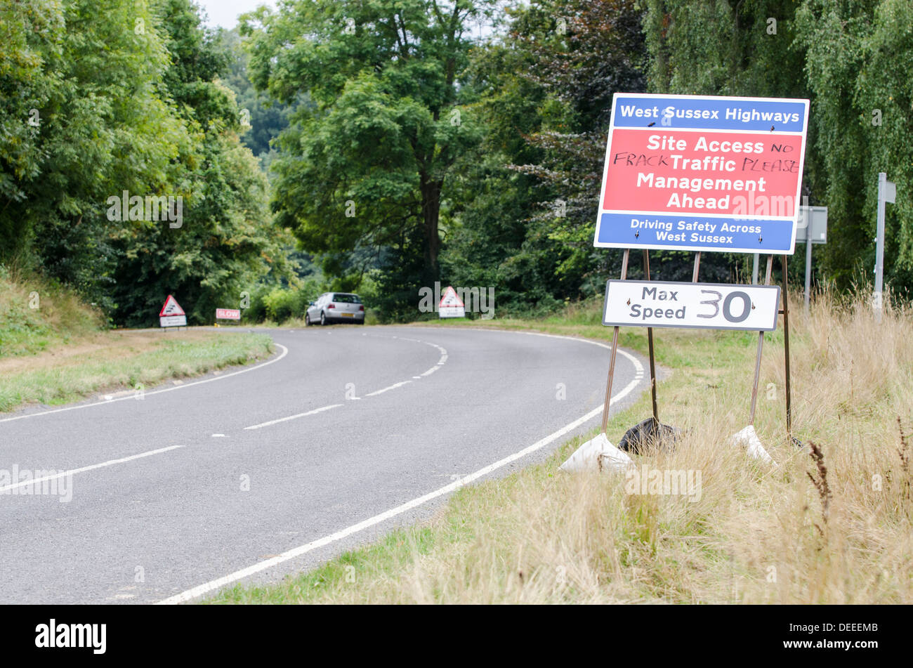 12 septembre 2013. Présence policière massive au camp de protestation contre la fracturation hydraulique, Balcombe, West Sussex, England, UK Banque D'Images