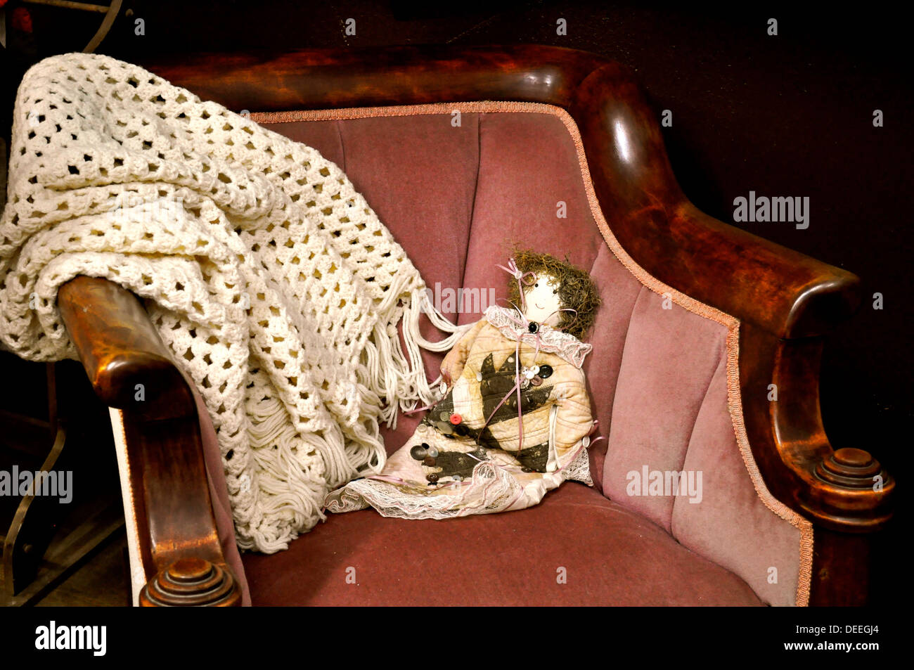 Petite Chaise De Poupée Ancienne – Vintage – Époque 20e Siècle