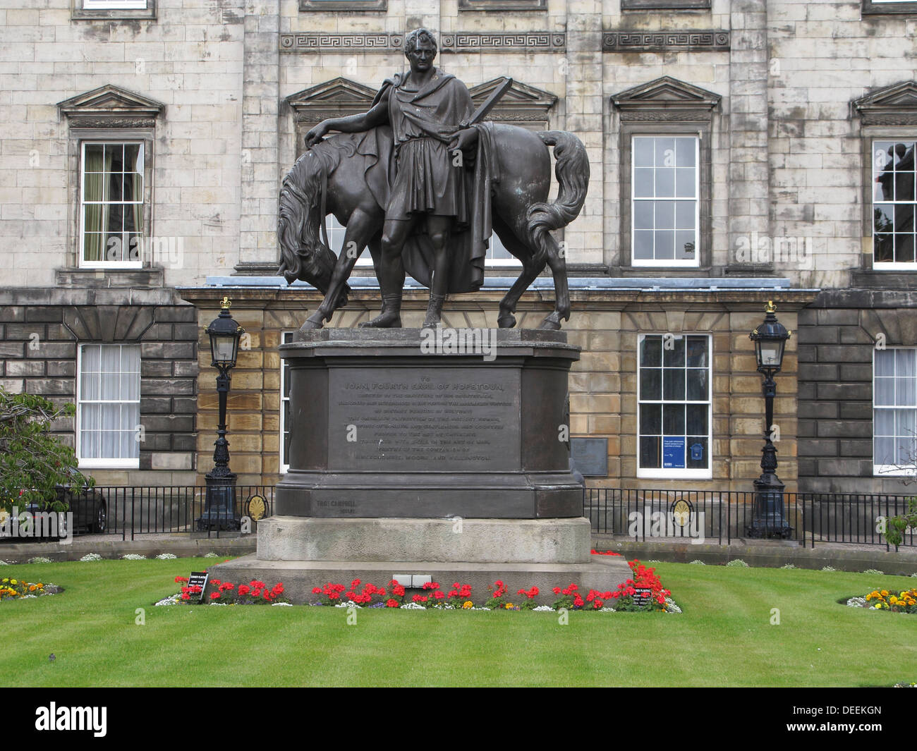 Siège de la Royal Bank of Scotland, St Andrew Square, Edinburgh, Scotland, UK avec John quatrième comte de Hoptoun Sculpture Banque D'Images
