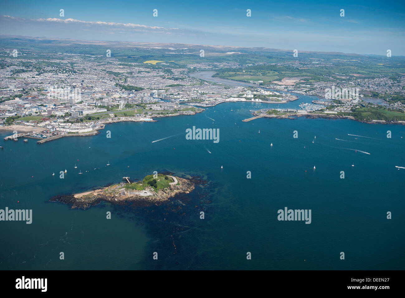 Plymouth avec Drakes Island in foreground, Devon, Angleterre, Royaume-Uni, Europe Banque D'Images