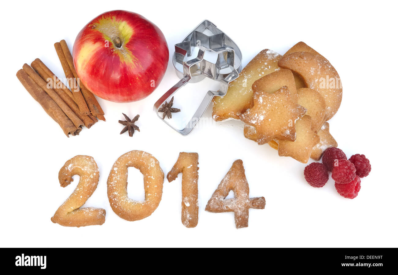 Cookies Les cookies faits maison avec 2014 et épices sur fond blanc Banque D'Images