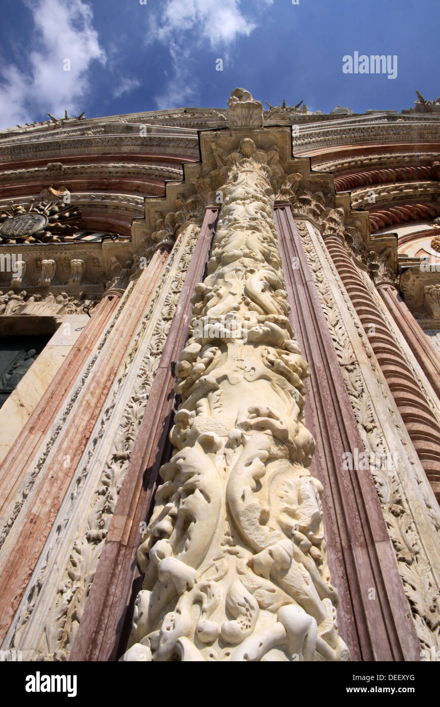 Façade de la Cathédrale de Sienne en Toscane, Italie Banque D'Images