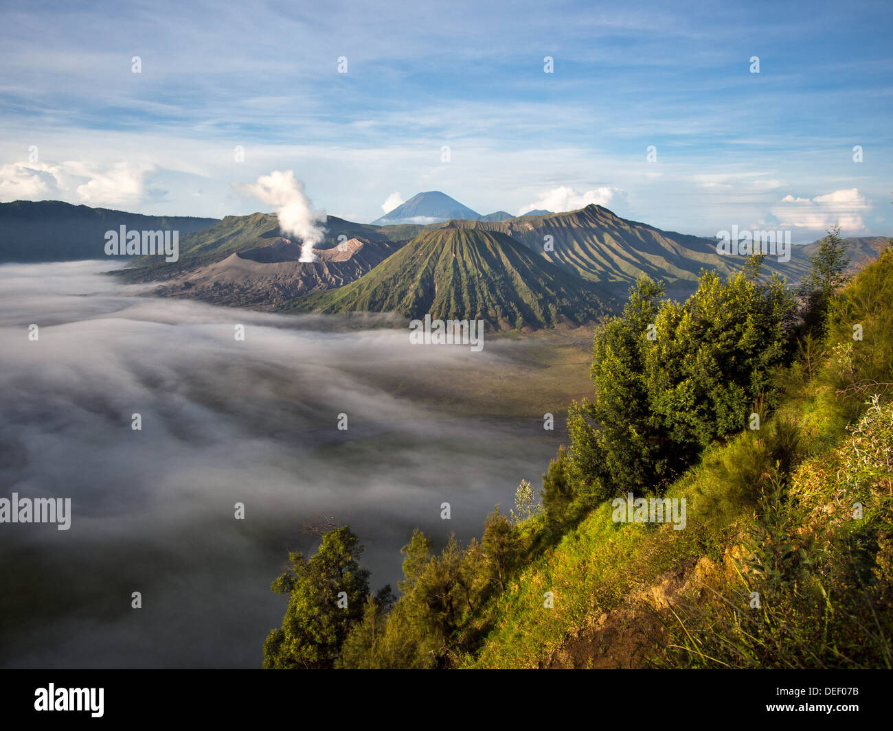 Le Mont Gunung Bromo, Batok et Gunung Semeru, Java, Indonésie. Banque D'Images