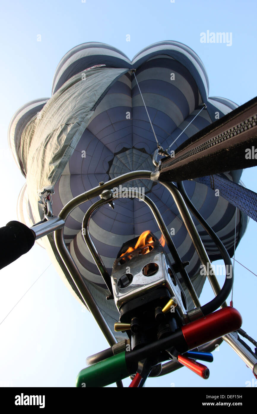 Brûleur flamme, de gonfler les ballons à air chaud Banque D'Images