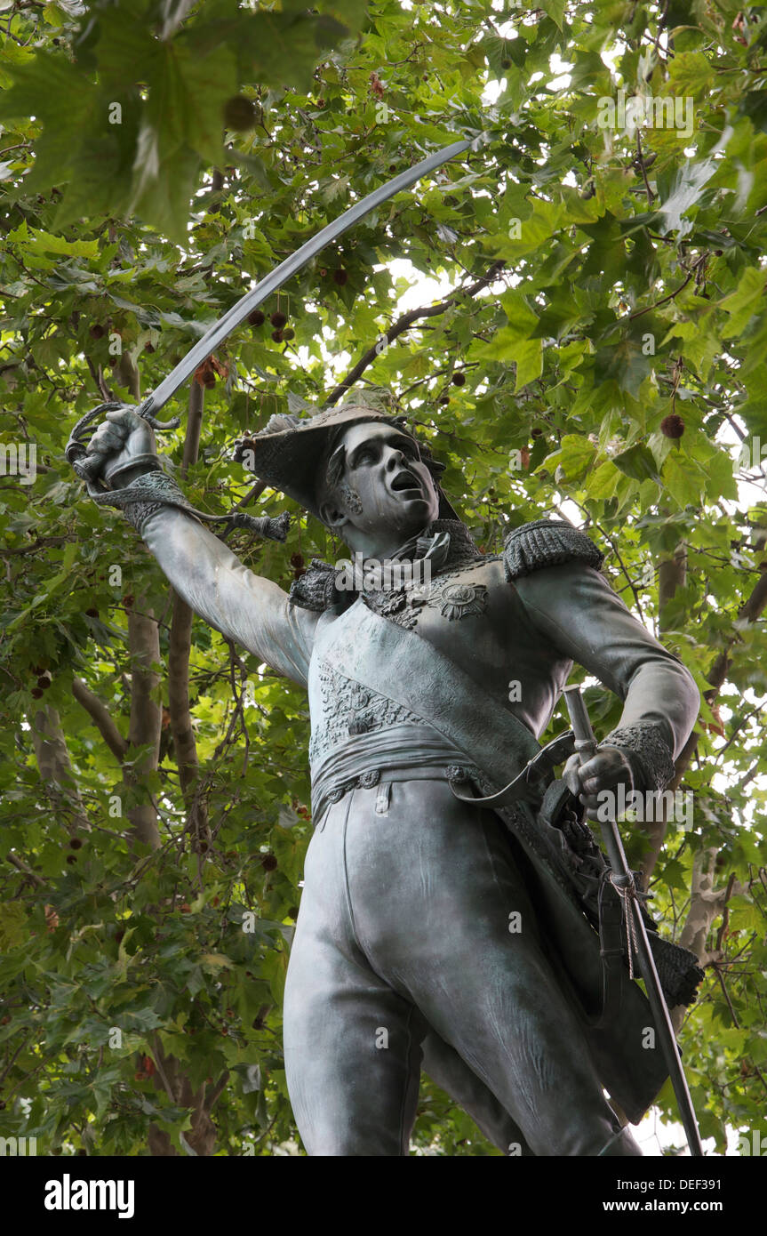 Une statue en bronze de l'fringant Commandant Napoléon le maréchal Ney, créé par le sculpteur François rude en 1853. Situé à Port Royal à Paris, France Banque D'Images