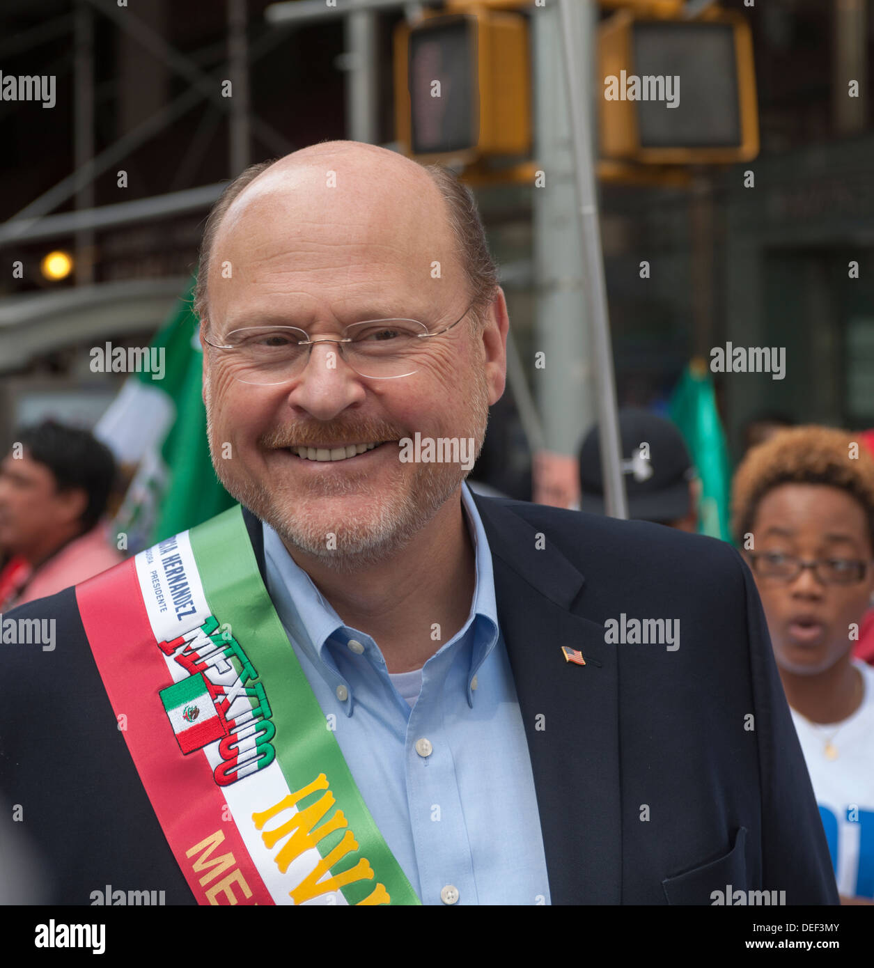 Candidat à la mairie républicaine Joe Lhota campagnes dans l'indépendance mexicaine annuelle Day Parade à New York Banque D'Images