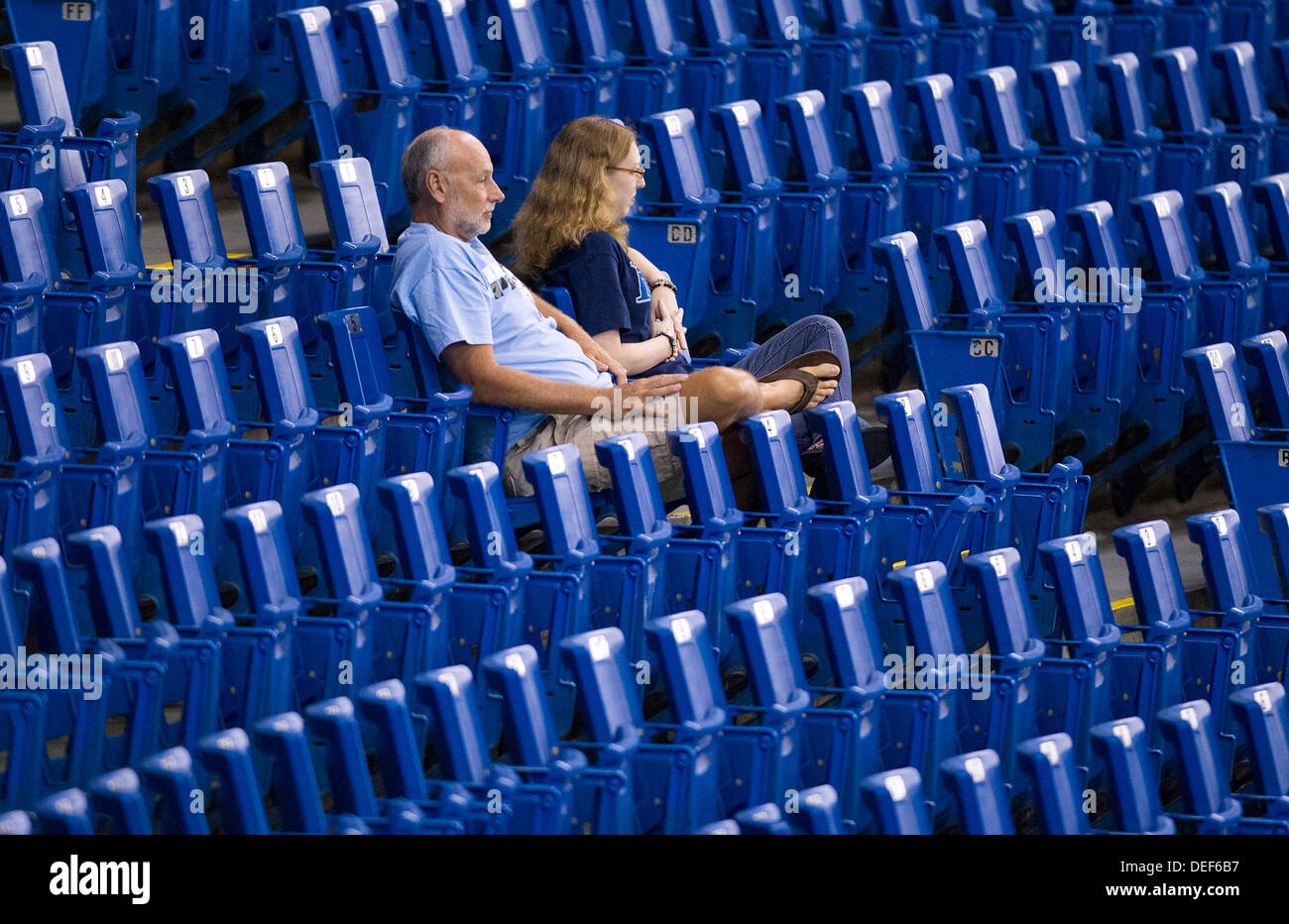 Saint Petersburg, Florida, USA. 17 août, 2013. BORCHUCK JAMES | fois.sièges vides sont plus nombreuses que les fans lors les Rays de Tampa Bay match contre les Rangers du Texas au Tropicana Field Mardi, 17 septembre 2013 à Saint-Pétersbourg, en Floride. © James/Borchuck ZUMAPRESS.com/Alamy Tampa Bay Times/Live News Banque D'Images
