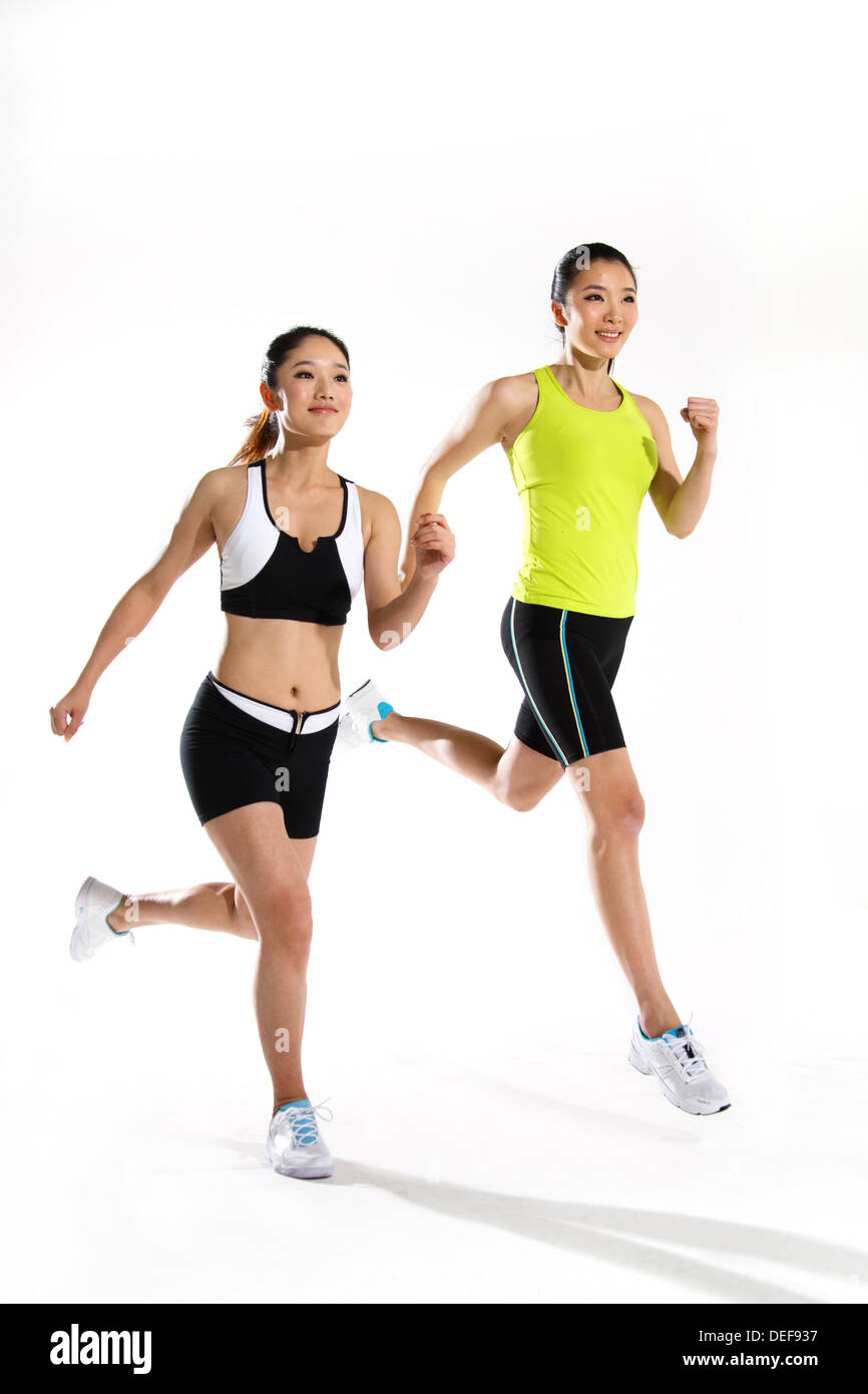 Deux jeunes femmes jogging Banque D'Images