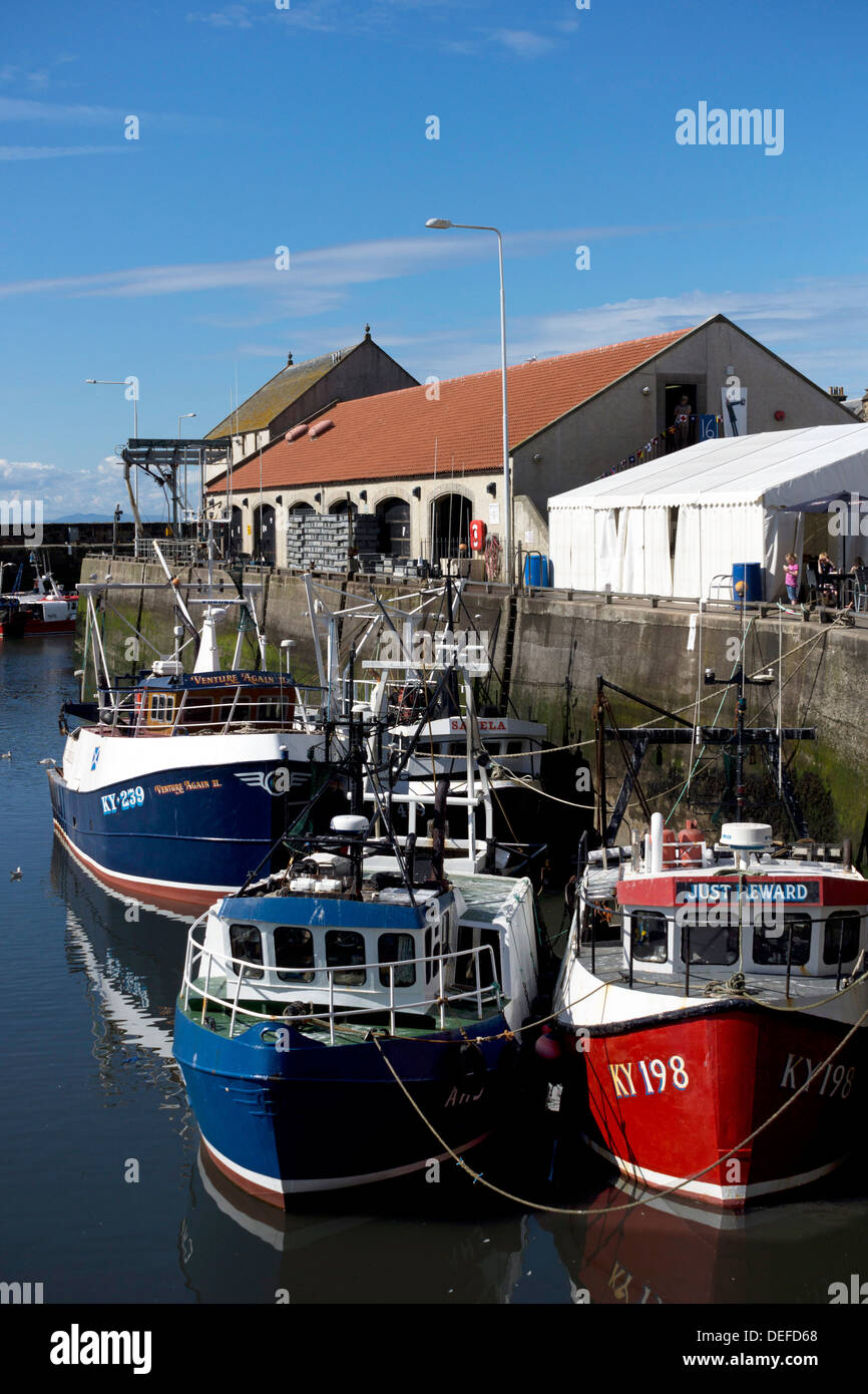 Bateaux de pêche dans le port de Pittenweem, Fife, Scotland Banque D'Images