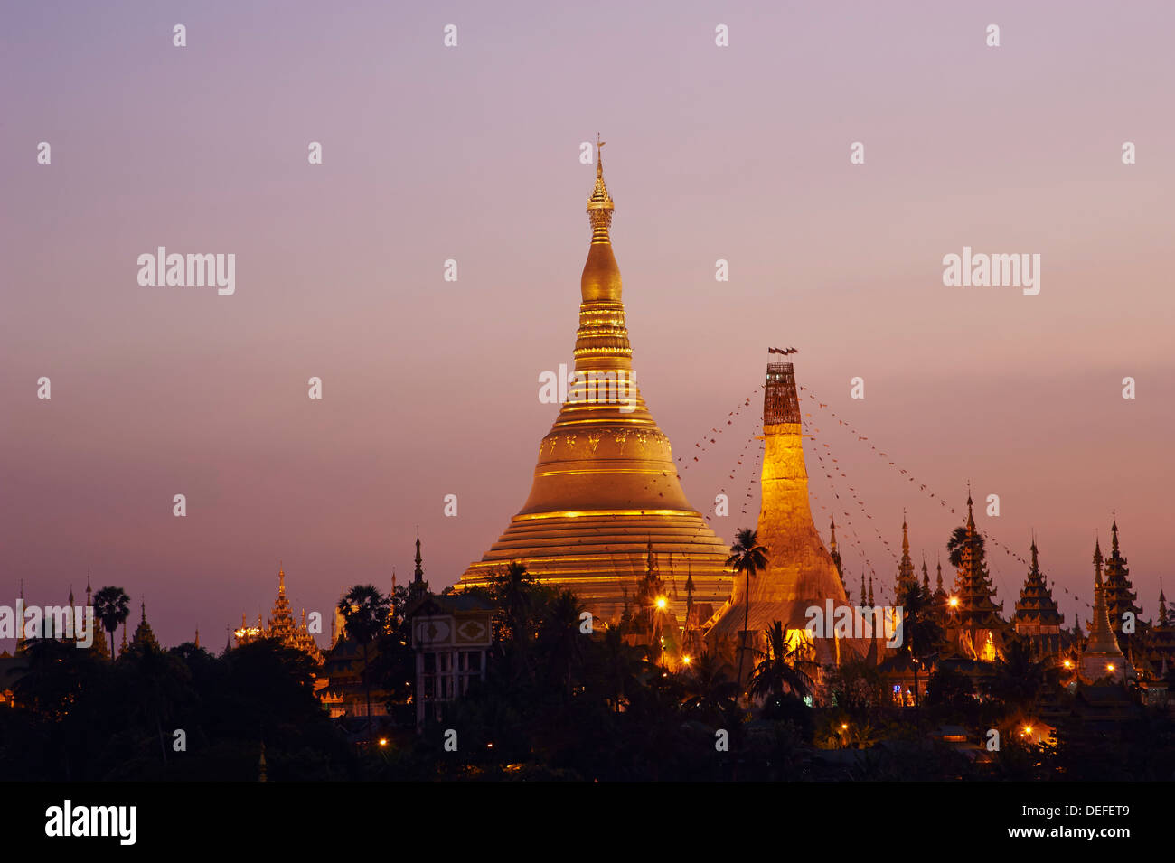 Paya Shwedagon, Yangon (Rangoon), le Myanmar (Birmanie), l'Asie Banque D'Images