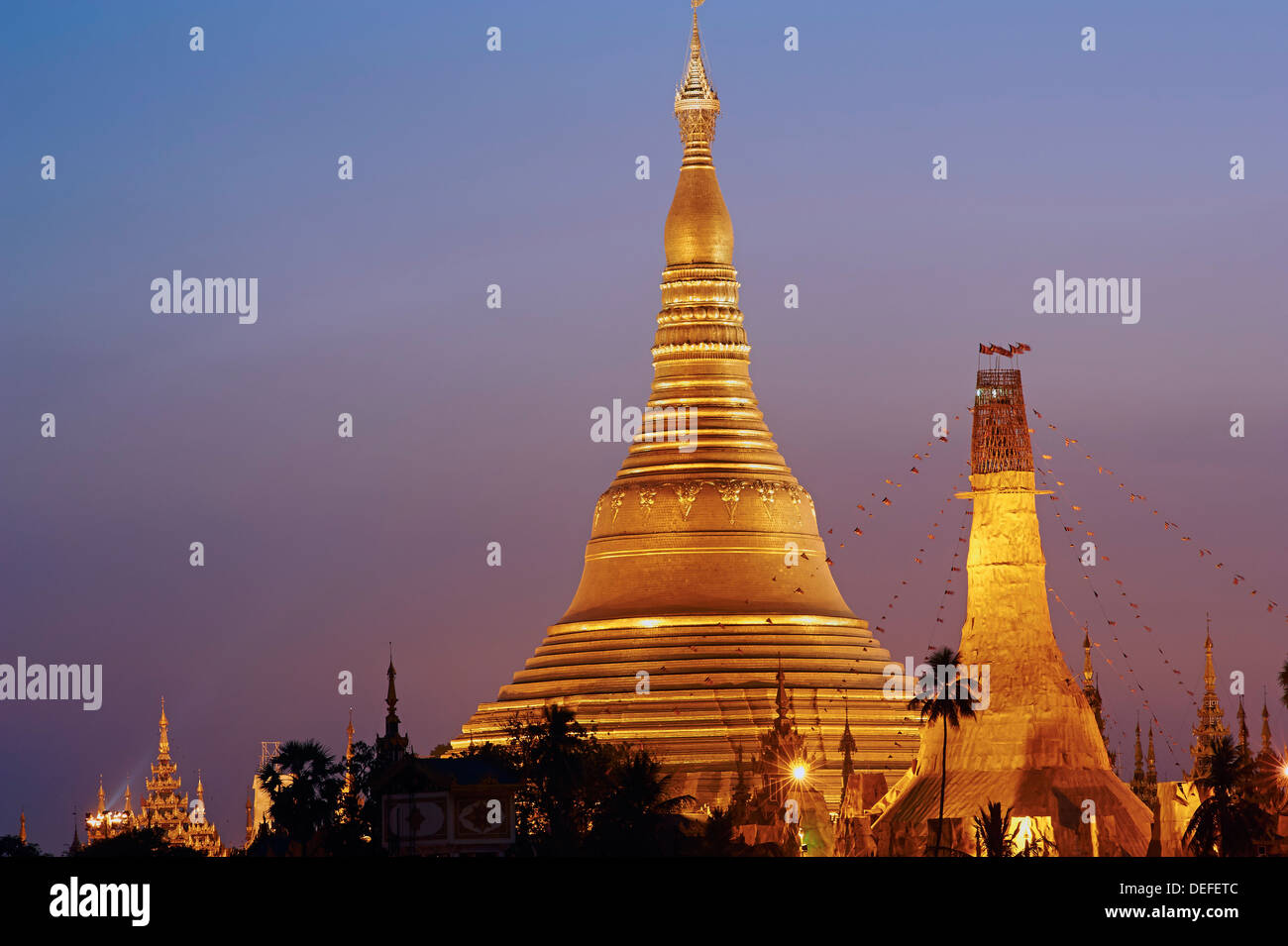 Paya Shwedagon, Yangon (Rangoon), le Myanmar (Birmanie), l'Asie Banque D'Images