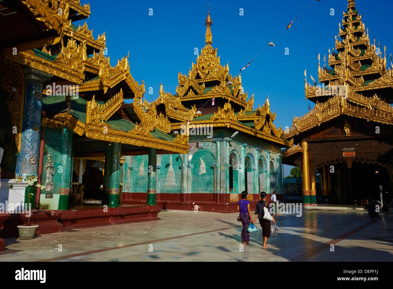 Monastère, Paya Shwedagon, Yangon (Rangoon), le Myanmar (Birmanie), l'Asie Banque D'Images