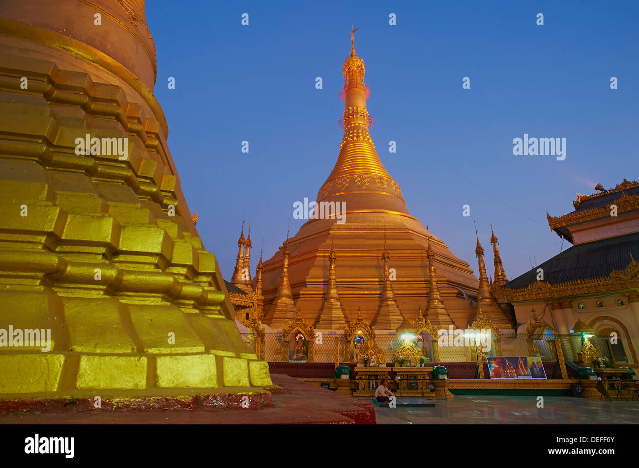 Kyaikthanian Paya temple et monastère, Mawlamyine (Moulmein), l'État Môn, Myanmar (Birmanie), l'Asie Banque D'Images
