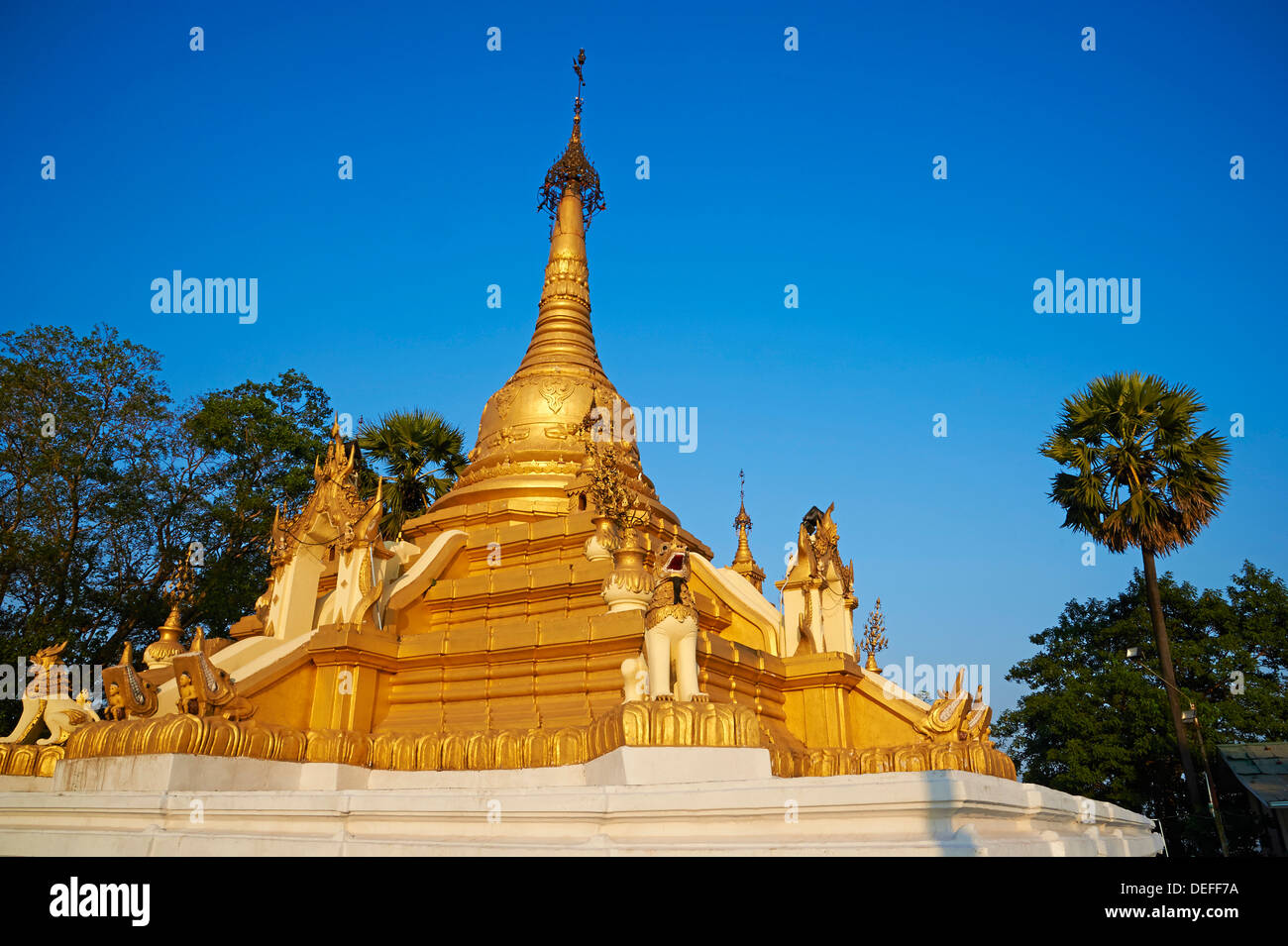 Paya, temple et monastère, Mawlamyine (Moulmein), l'État Môn, Myanmar (Birmanie), l'Asie Banque D'Images