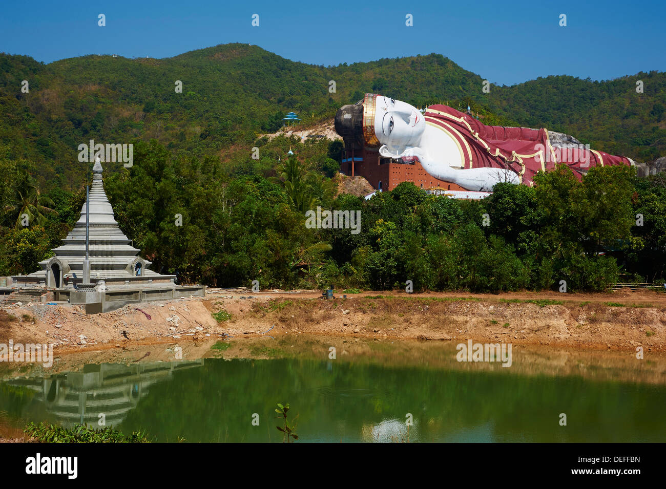 Bouddha couché, Win Sein Taw Ya, autour de Mawlamyine (Moulmein), l'État Môn, Myanmar (Birmanie), l'Asie Banque D'Images