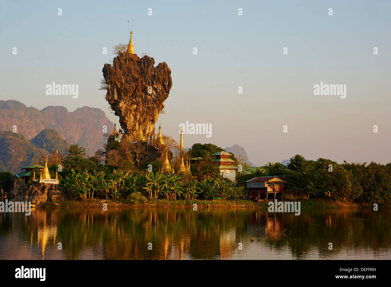 Monastère Kyauk Kalap, Hpa-An, l'État de Karen, le Myanmar (Birmanie), l'Asie Banque D'Images