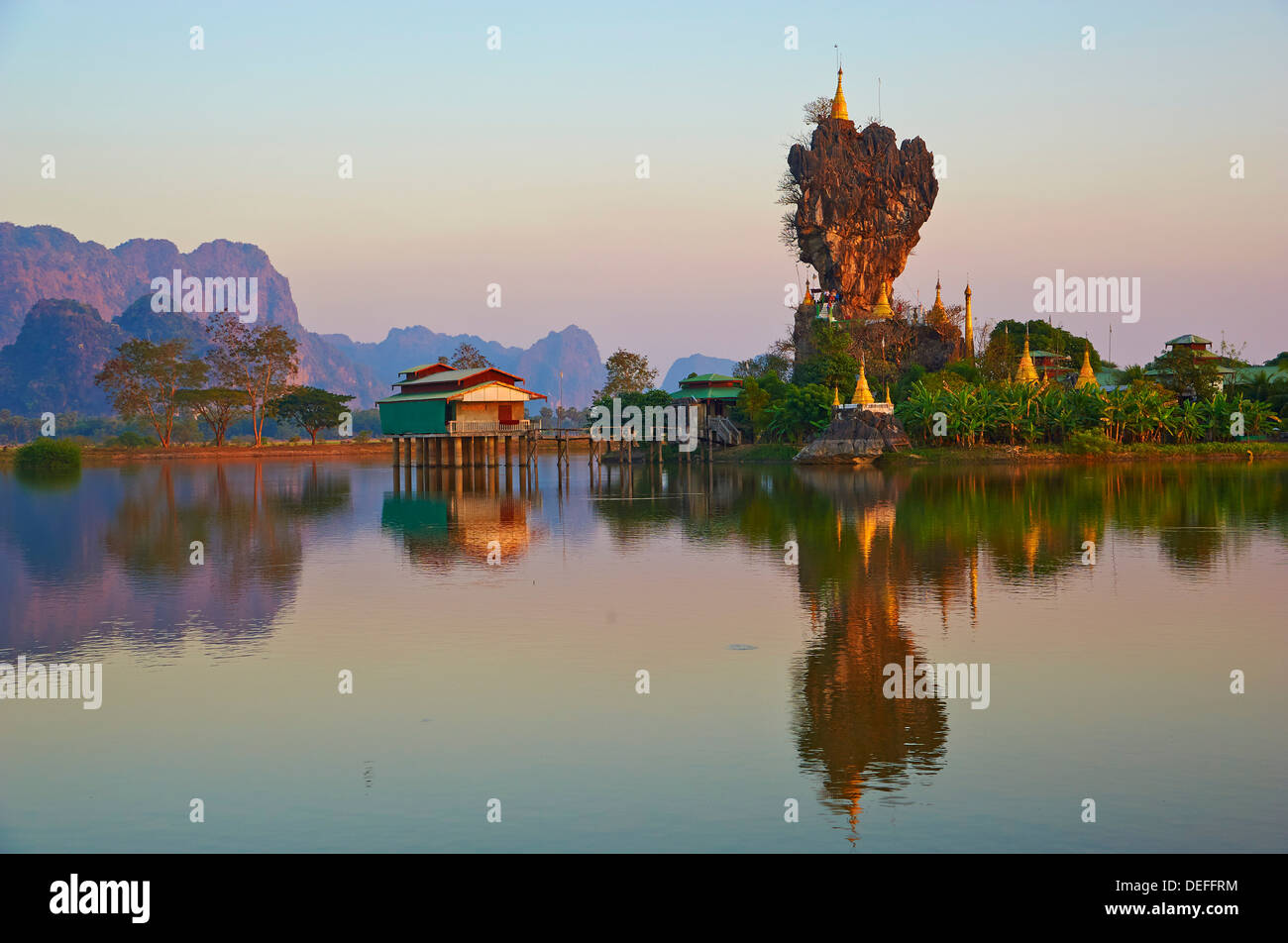 Monastère Kyauk Kalap, Hpa-An, l'État de Karen, le Myanmar (Birmanie), l'Asie Banque D'Images