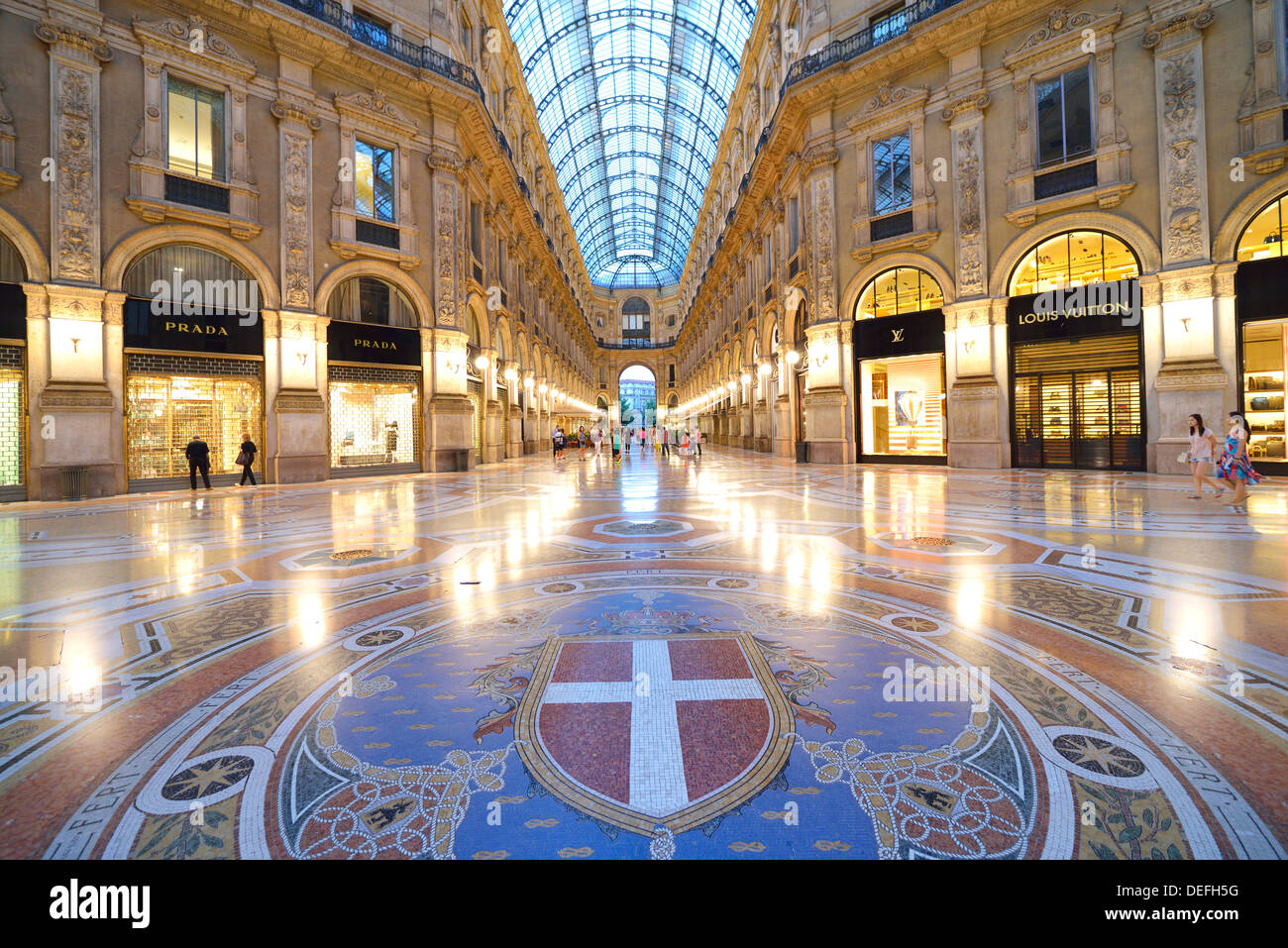En marbre mosaïque, des armoiries de Milan, luxe galerie marchande Galleria Vittorio Emanuele II, Milan, Lombardie, Italie Banque D'Images
