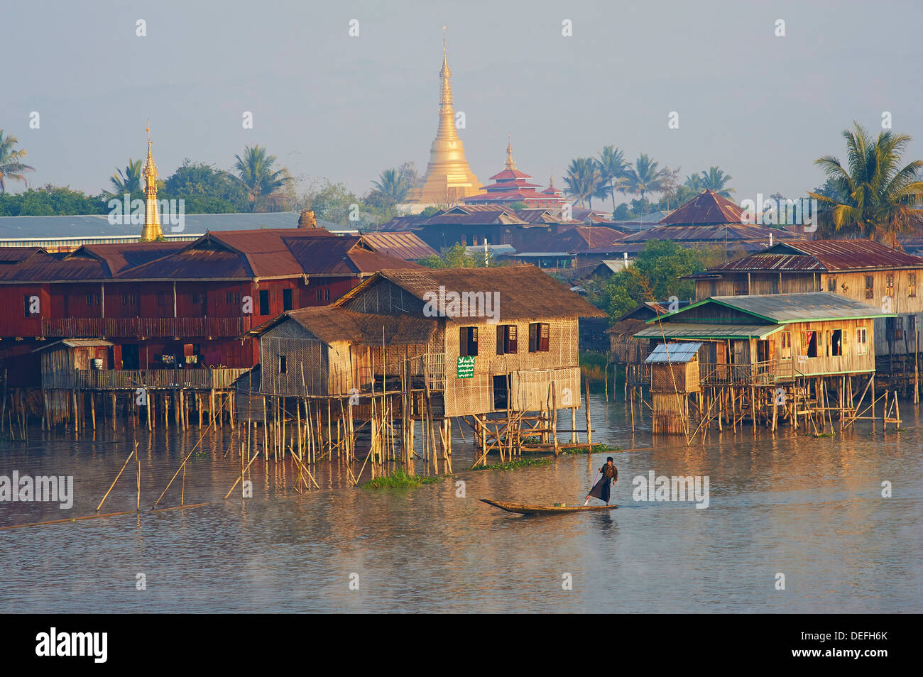 Village Nampan, lac Inle, l'État de Shan, Myanmar (Birmanie), l'Asie Banque D'Images