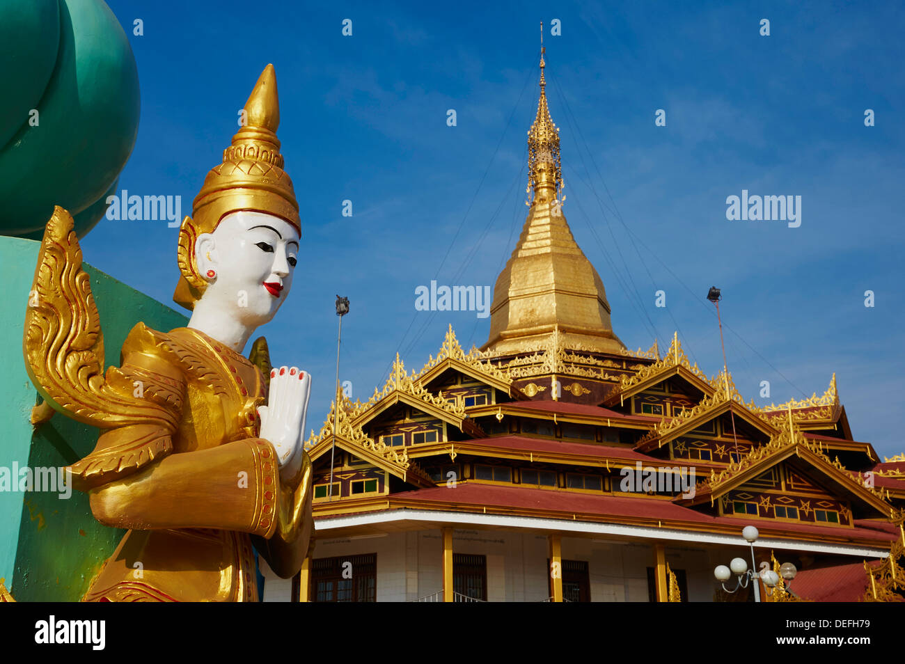 Temple, Paya la Pagode Phaung Daw Oo, le lac Inle, l'État de Shan, Myanmar (Birmanie), l'Asie Banque D'Images
