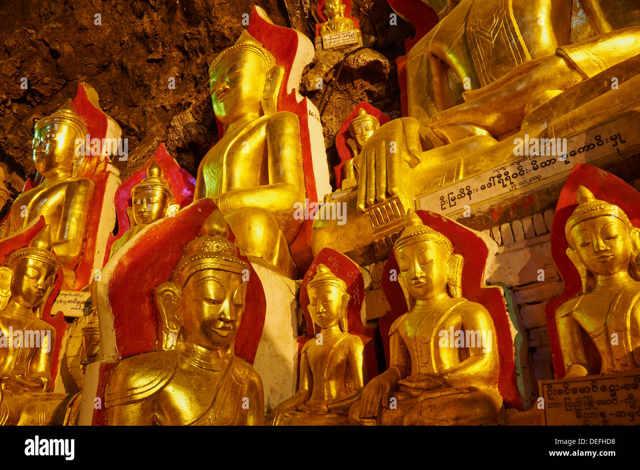 Des statues de Bouddha, le naturel Shwe Oo Min grotte bouddhiste pagode, Pindaya, Shan State, Myanmar (Birmanie), l'Asie Banque D'Images