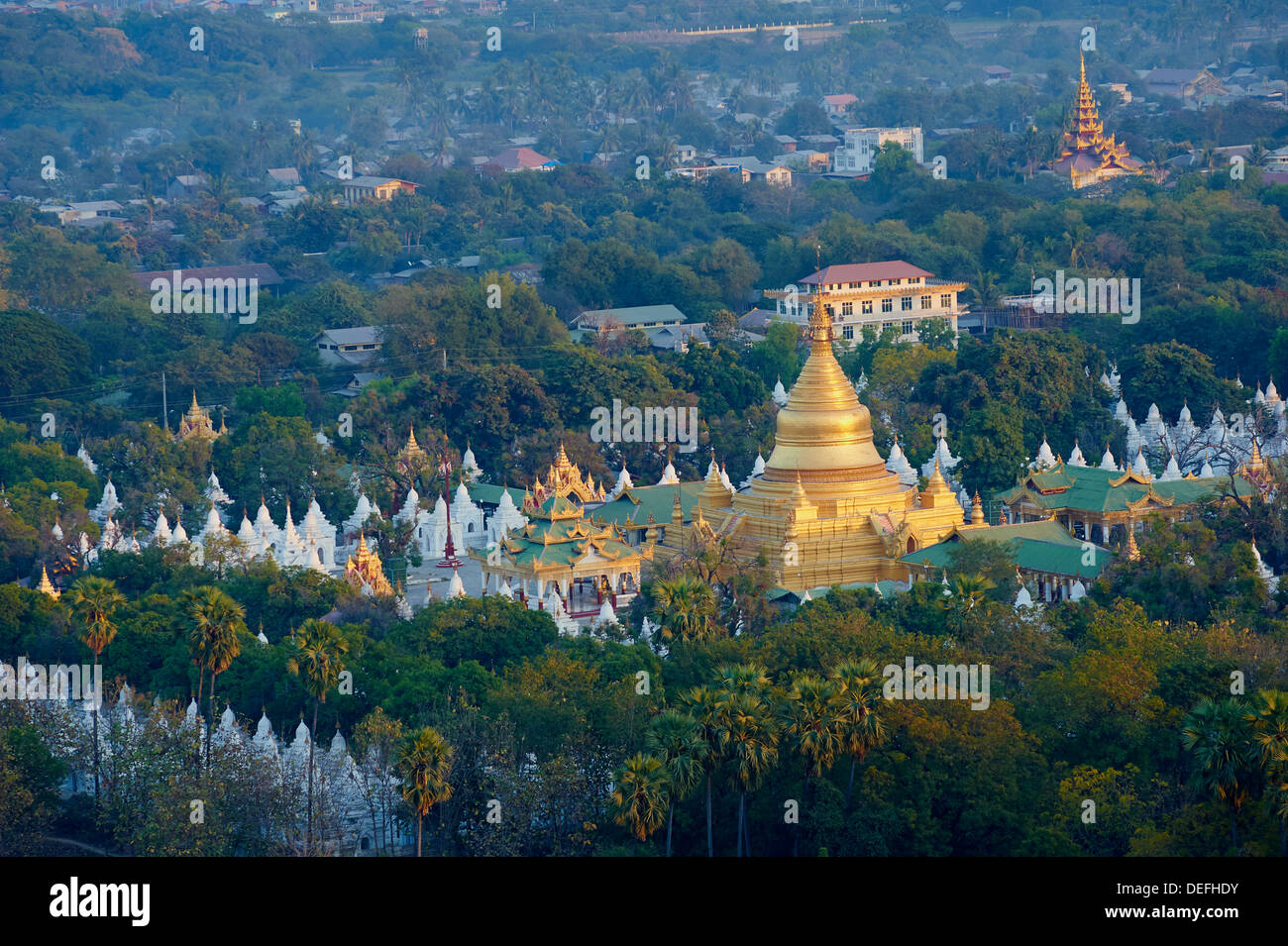 Sandamuni Paya, temple et monastère, Mandalay, Myanmar (Birmanie), l'Asie Banque D'Images