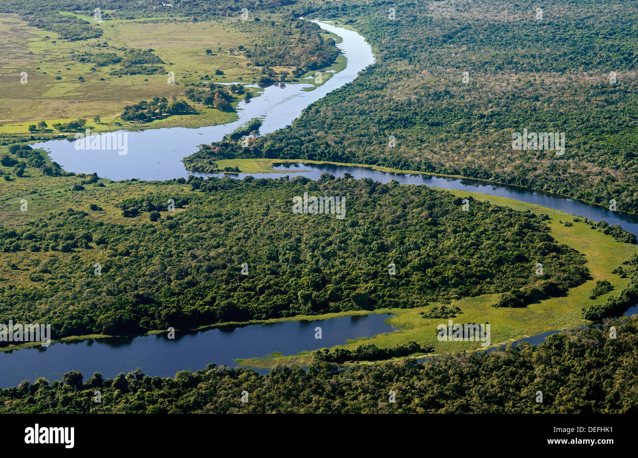 Brésil, Pantanal : photographie aérienne de la rivière Claro à Poconé Banque D'Images