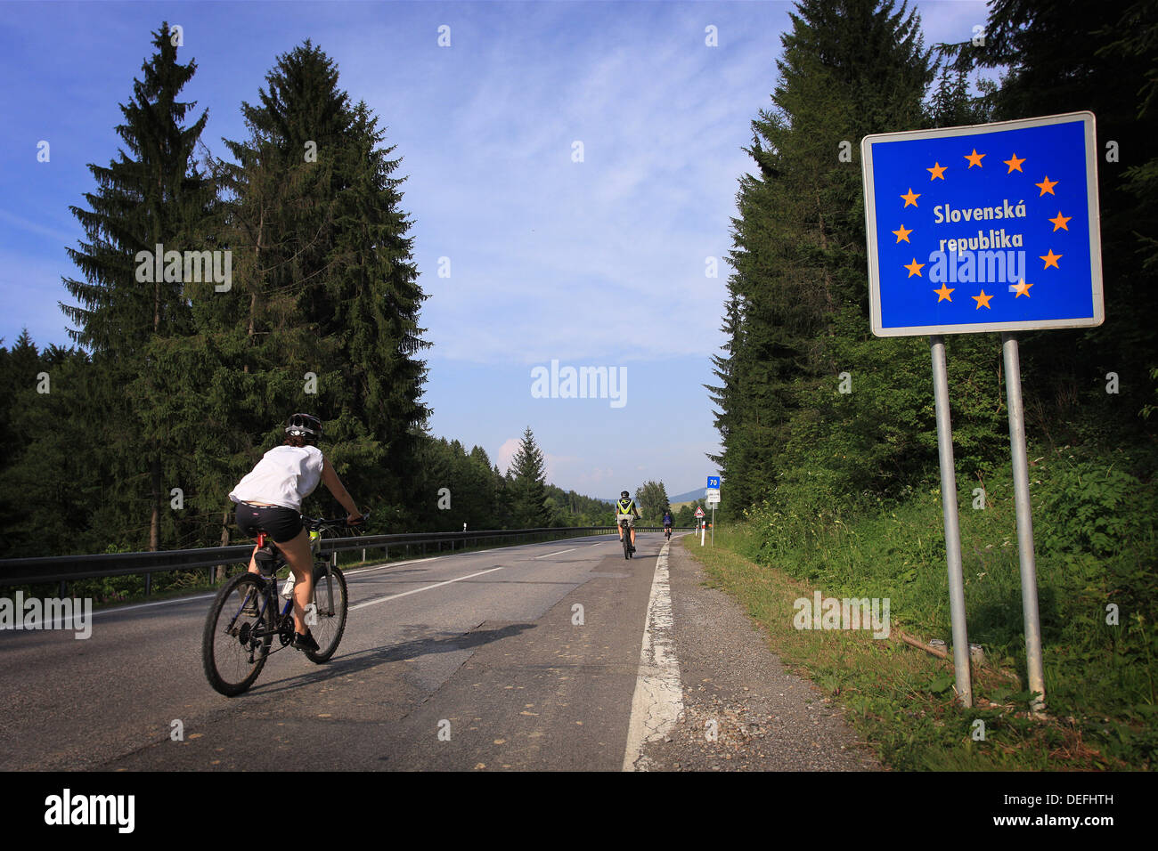 images Republique Tcheque Vs Slovaquie https www alamyimages fr frontiere republique tcheque slovaquie drapeau de l ue republique slovaque moto biker image60579585 html
