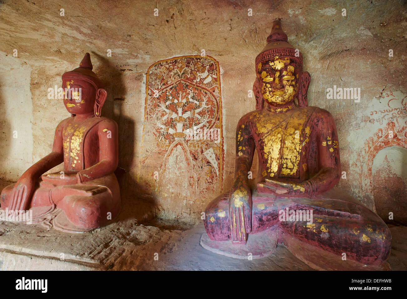 Statues de Bouddha dans le Po Win Daung grotte bouddhiste, datant du 15ème siècle, Monywa, Rhône-Alpes, le Myanmar (Birmanie), l'Asie Banque D'Images