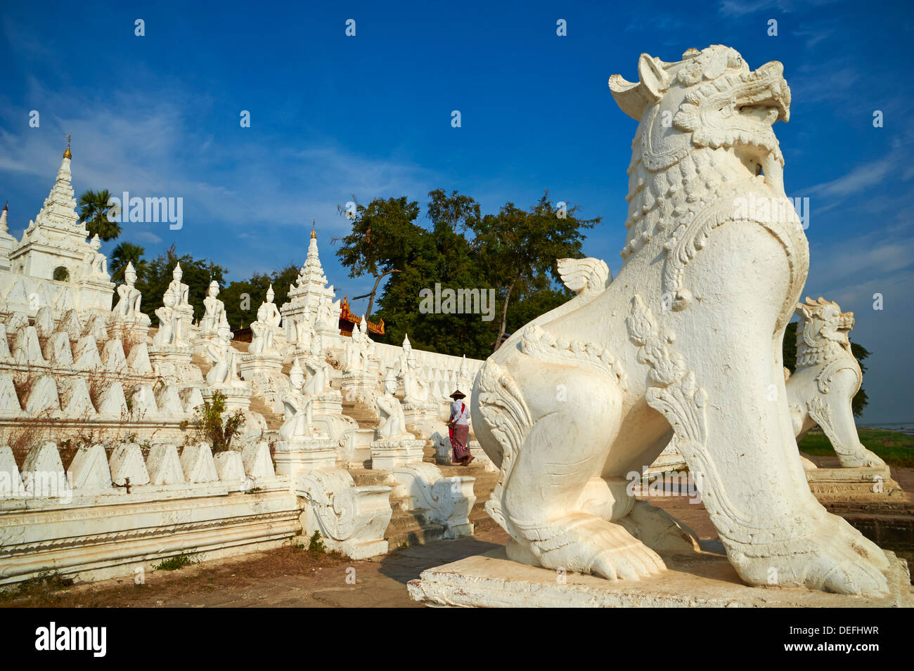 Statue de Lion, Settawya Paya Mingun, temple, Rhône-Alpes, le Myanmar (Birmanie), l'Asie Banque D'Images