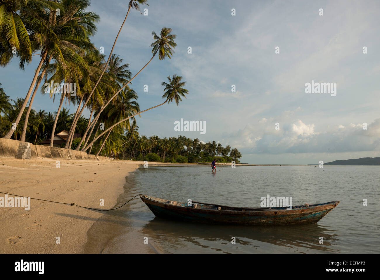 Bateau amarré, Thong Krut Beach, l'Île de Ko Samui, Surat Thani, Thaïlande, Asie du Sud, Asie Banque D'Images