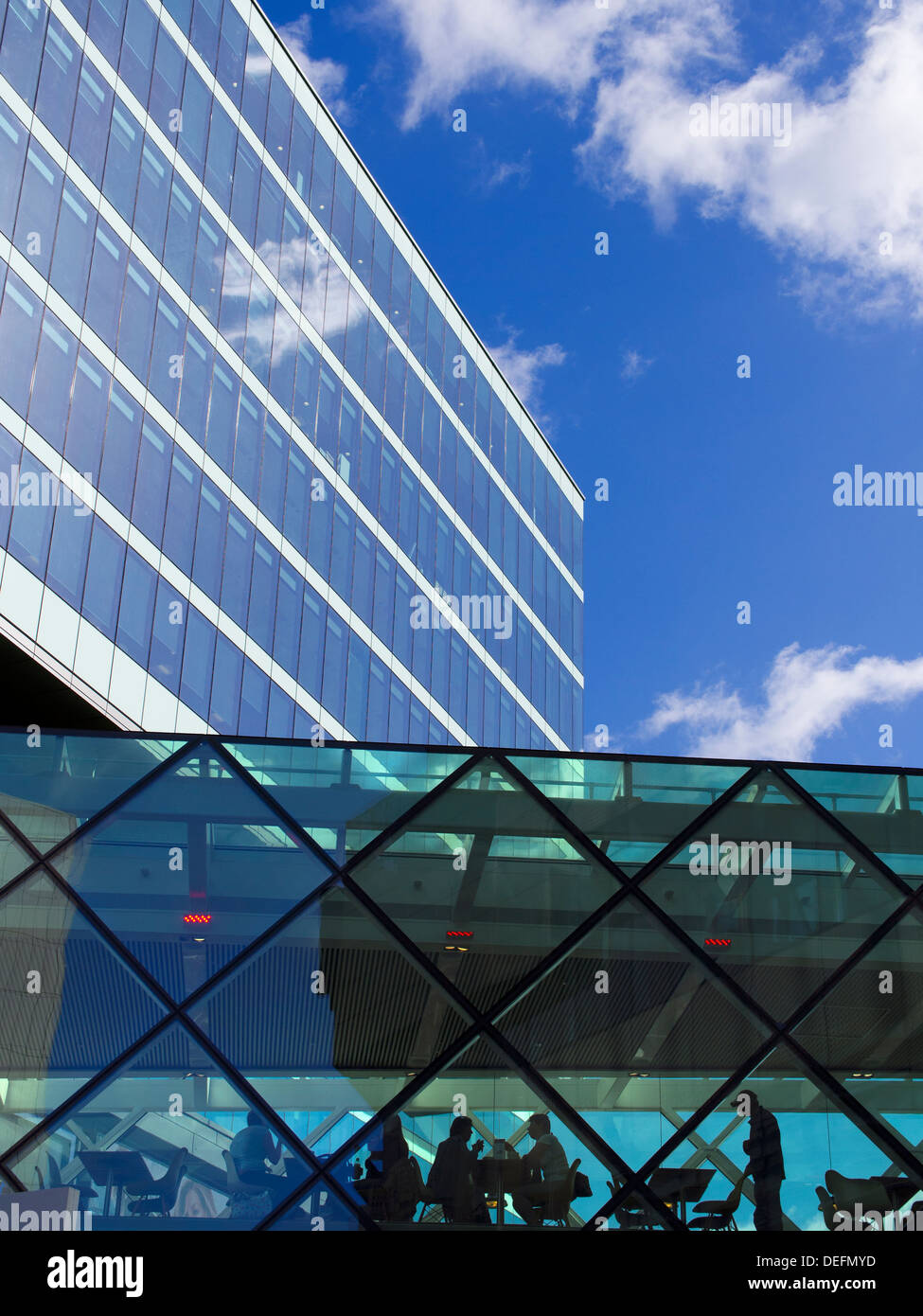 Diners dans Westfield Stratford City Shopping Centre, London 1 Banque D'Images