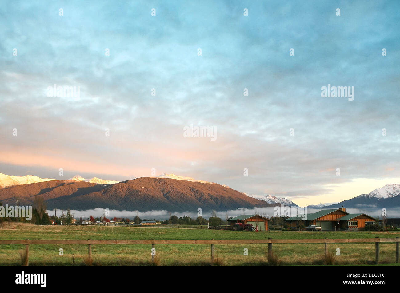 Te Anau Nouvelle-zélande île du sud hiver paysage montagnes avec de la neige Banque D'Images