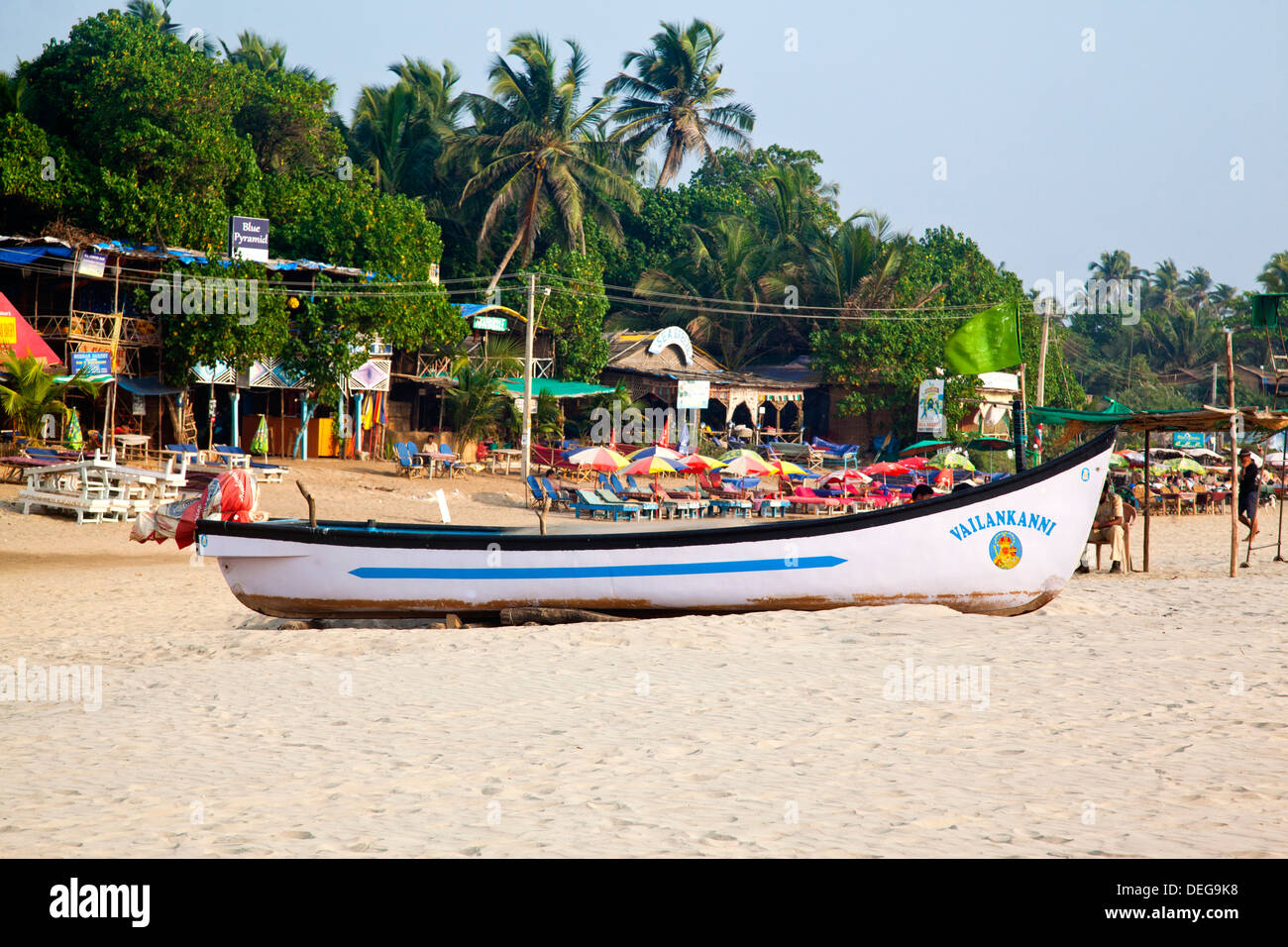 Bateau sur la plage, Panaji, Goa, Inde Banque D'Images